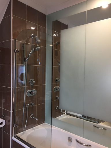Bathroom 5, Quebecs, Leeds