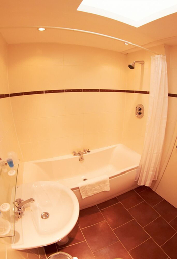 Bathroom 4, Abbotsford Hotel, West Dunbartonshire