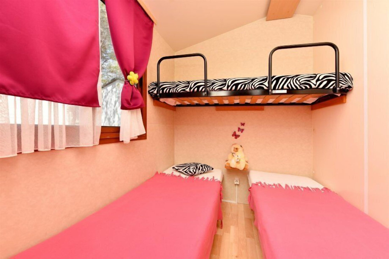 Bedroom 3, Kamp Planik- Campsite, Ražanac