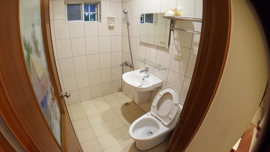 Bathroom, Wen Shan, Nantou