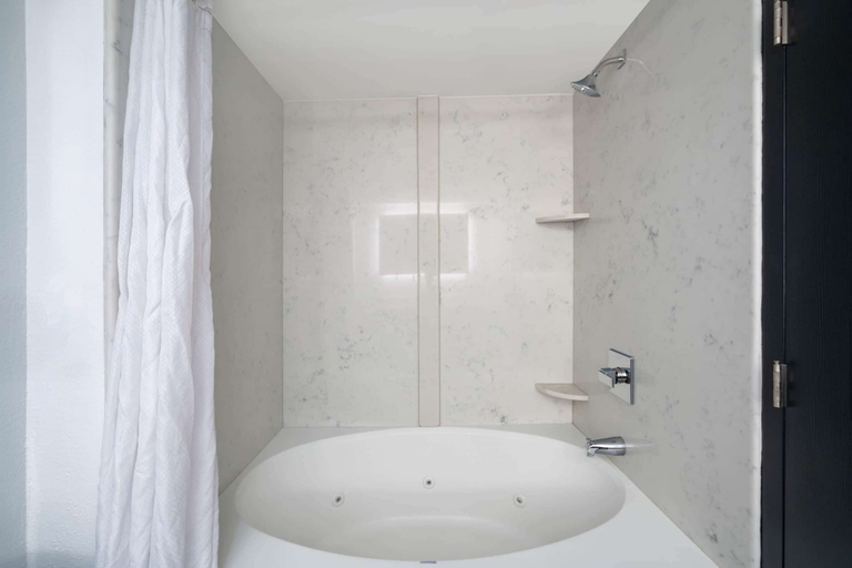 Bathroom 5, La Quinta Inn & Suites by Wyndham Raleigh Downtown North, Wake