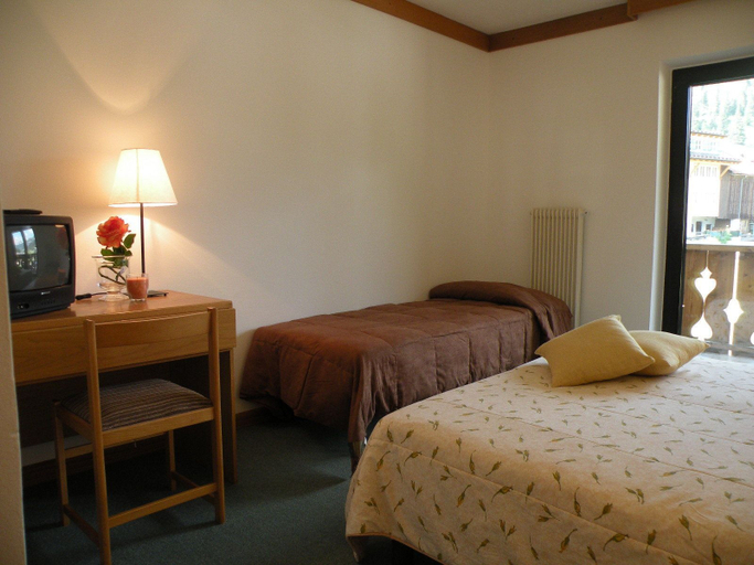 Bedroom 3, Hotel Vajolet, Trento