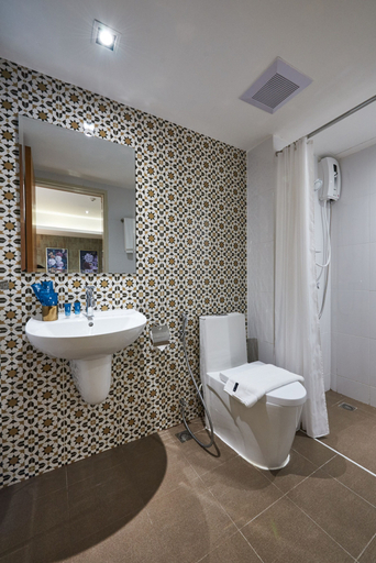 Bathroom 5, Almas Hotel Bangkok, Suan Luang
