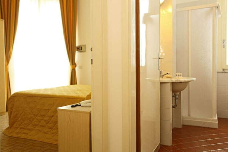 Bathroom 3, Arianna Hotel, Lucca