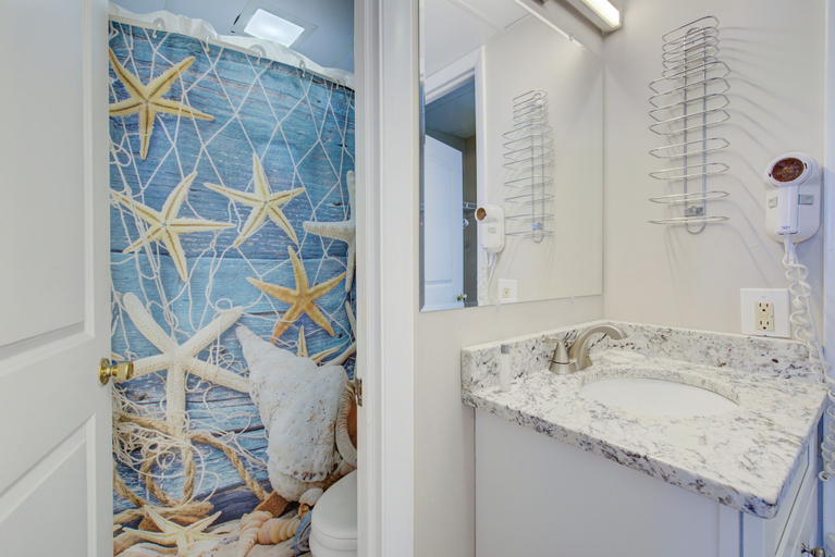 Bathroom 4, Ocean 7, Cape May
