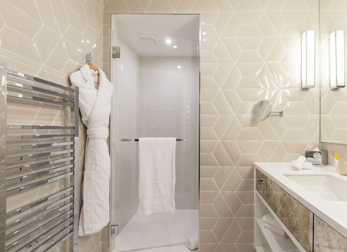 Bathroom 5, Hotel Chais Monnet & Spa, Charente