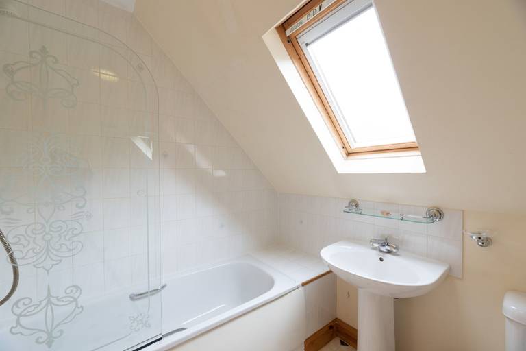 Bathroom 3, Capercaillie Cottage, Stirling