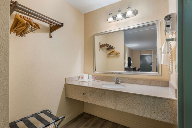 Bathroom 4, Econo Lodge Cullman South, Cullman