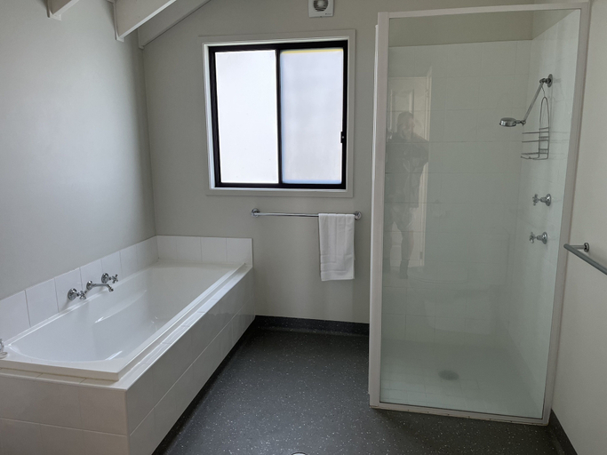Bathroom 4, Black Bream Point Cabins, Eurobodalla