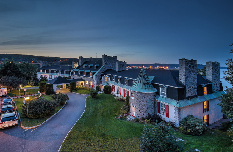 Exterior & Views