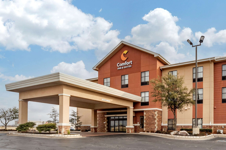 Comfort Inn & Suites Shawnee North near I-40, Pottawatomie