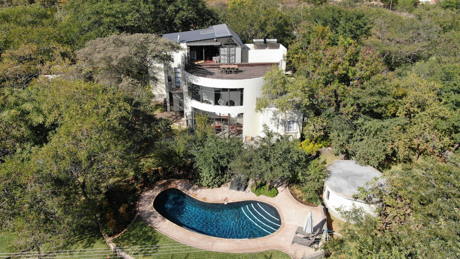 Exterior & Views 2, 528 Victoria Falls Guest House, Hwange
