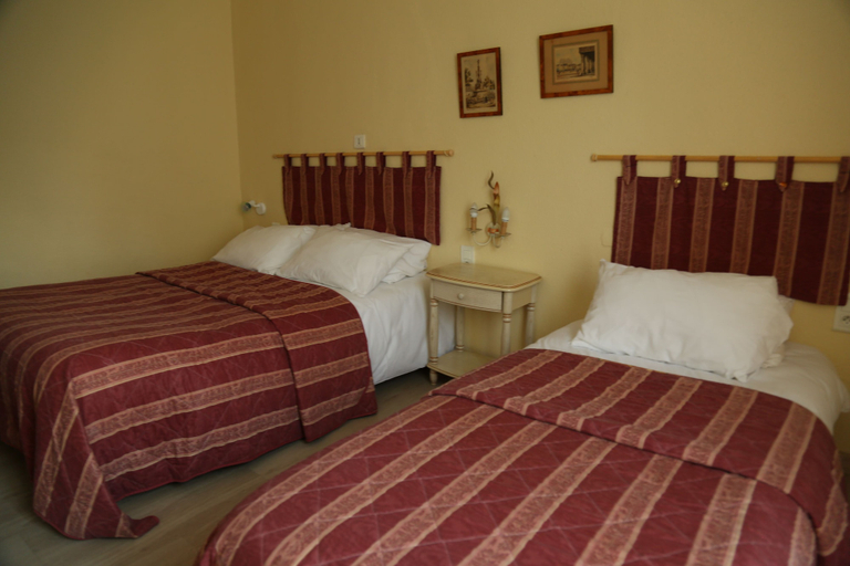Bedroom 4, Hôtel de France, Hérault