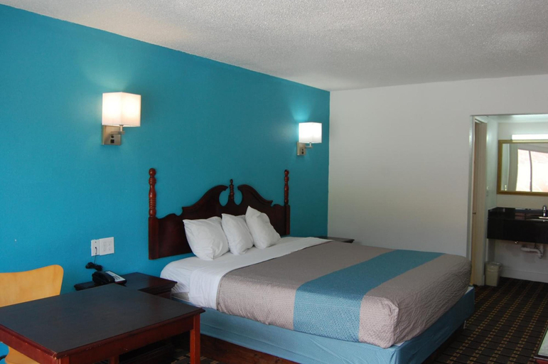 Bedroom 2, Motel 6 Byron, GA, Peach