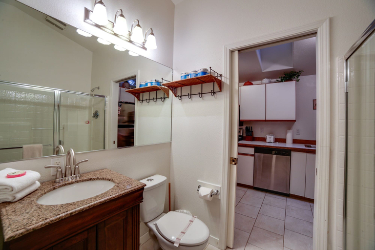 Bathroom 3, 16GS - Hot Tub - BBQ - Pets Ok - Sleeps 2, Whatcom