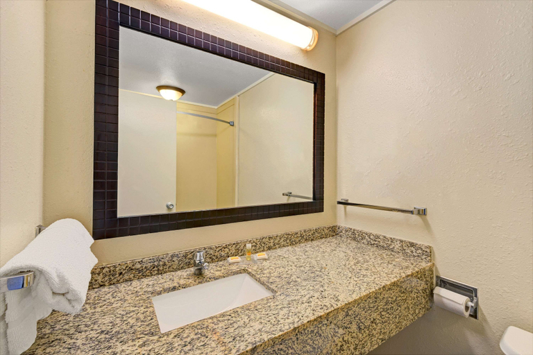 Bathroom 3, Days Inn by Wyndham Kittery, York