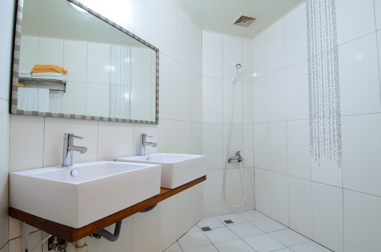 Bathroom 4, Yuh-Tarng Hotel, Penghu