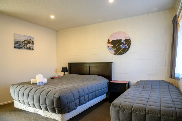 Bedroom 2, Foreshore Motor Lodge, Hutt city
