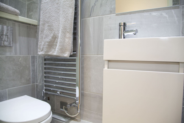 Bathroom 4, 1 Bedroom Apartment near Kings Road, London