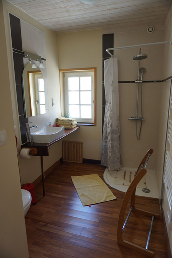 Bathroom 5, La Cotiniere en Anjou, Maine-et-Loire