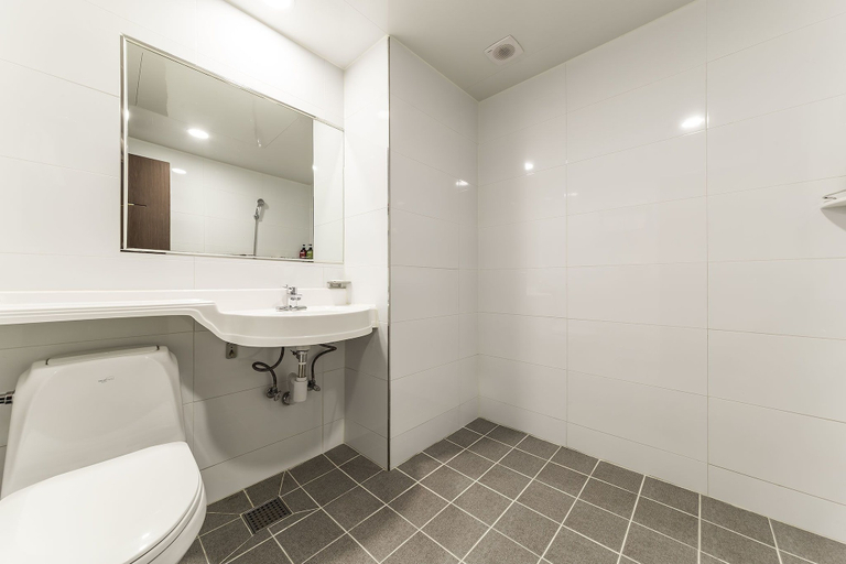 Bathroom 4, Luxor Hotel, Goyang