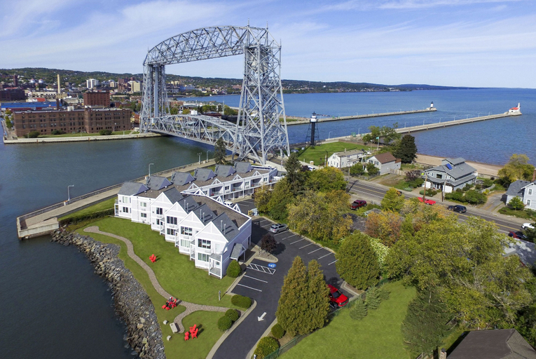 Others 5, South Pier Inn, Lake Superior
