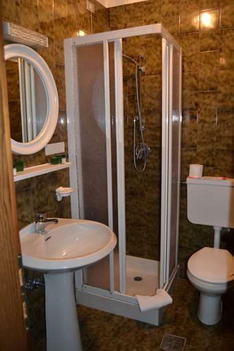 Bathroom 4, Hotel Vajolet, Trento