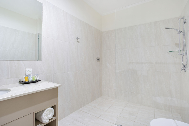 Bathroom 5, Quality Hotel Regent Rockhampton, Rockhampton