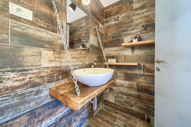 Bathroom 4, Pax House 1, Krk