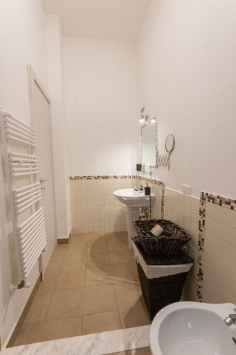 Bathroom 4, B&B Cairoli, Messina
