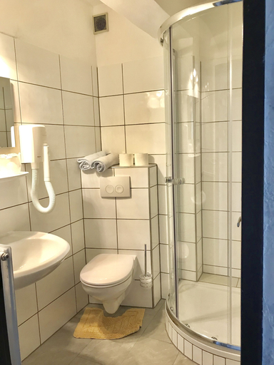 Bathroom 5, Hotel Terminus, Mainz