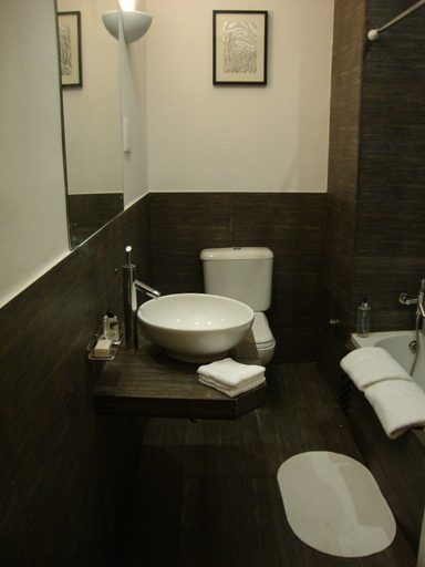 Bathroom 5, The Aknac Hotel, Tema