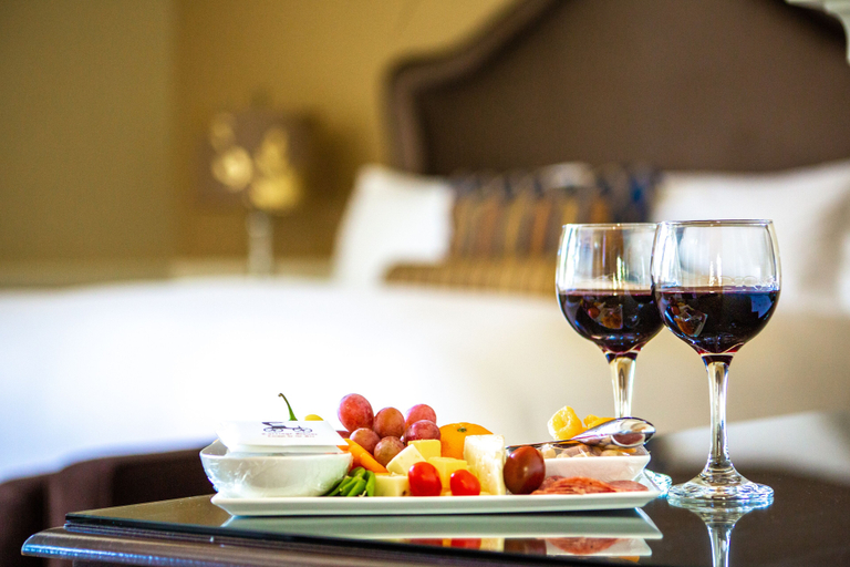 Food & Drinks, Carriage House Inn, Monterey