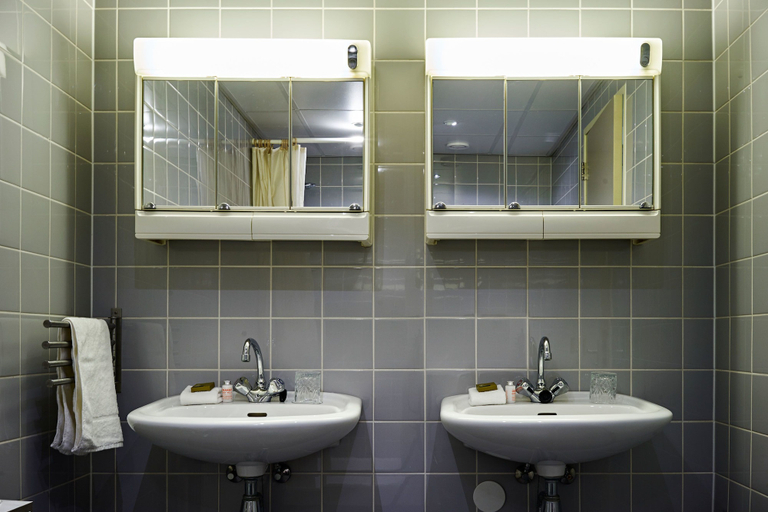 Bathroom 4, Pension Homeland, Amsterdam