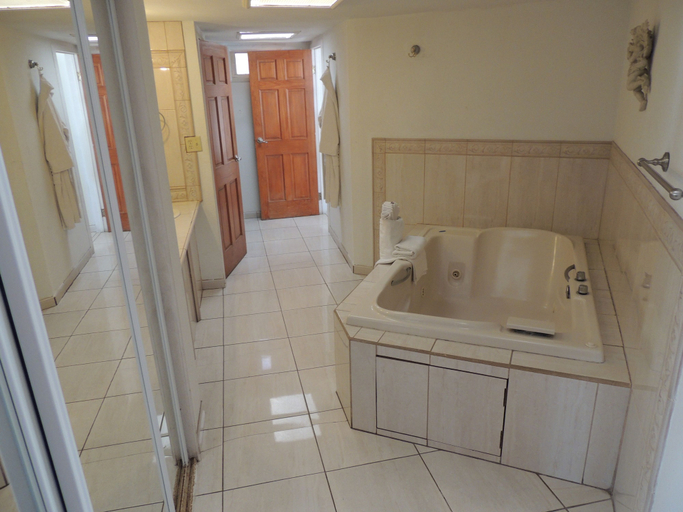 Bathroom, Hotel Calafia Rosarito, Tijuana