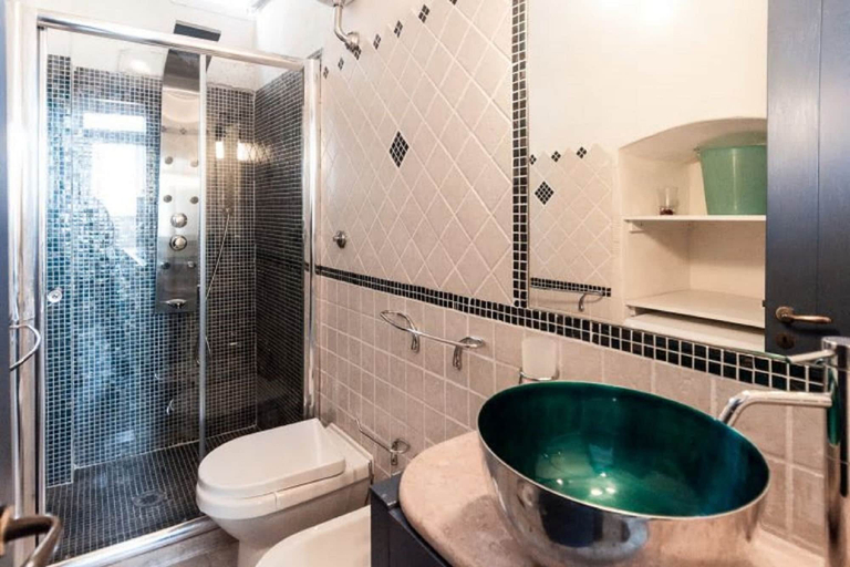 Bathroom 4, Biancocalce, Brindisi
