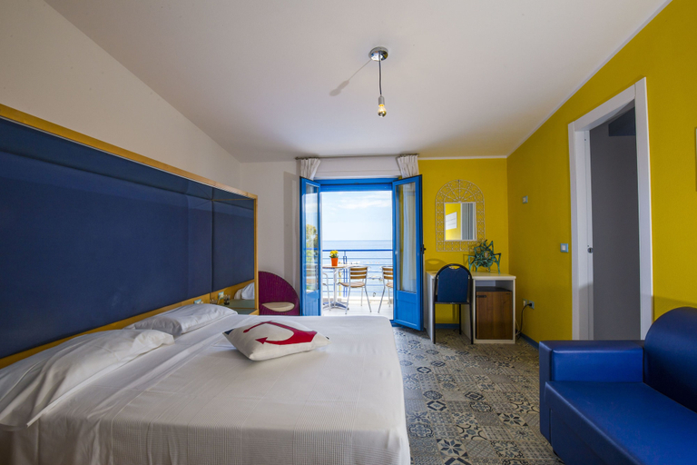 Bedroom 3, La Favorita Hotel, Nuoro