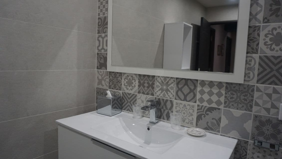 Bathroom 5, L'Appollu, Haute-Corse