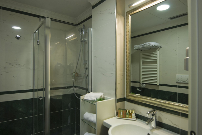 Bathroom 4, JR Hotels Oriente Bari, Bari