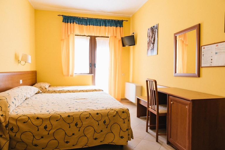 Bedroom 3, Hotel Nilde, L'Aquila