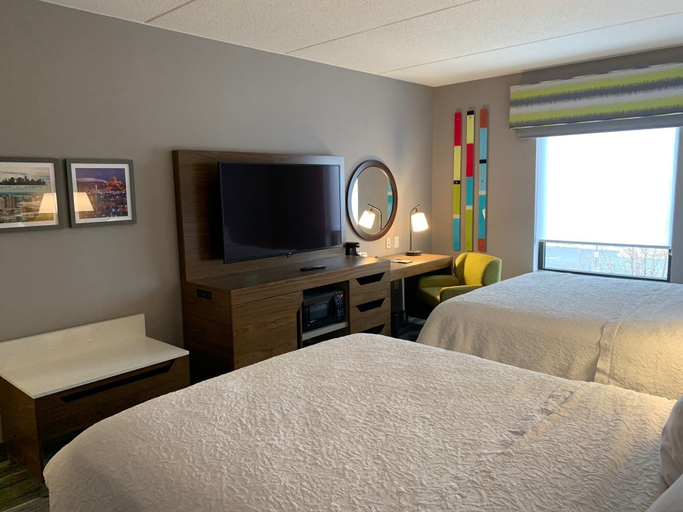 Bedroom 3, Hampton Inn & Suites Syracuse Dewitt, Onondaga