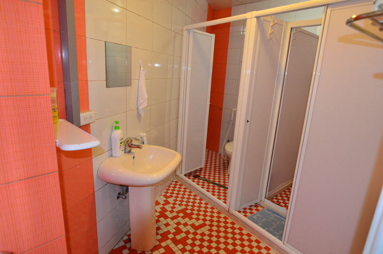 Bathroom 5, On My Way Jiufen Youth Hostel, New Taipei City