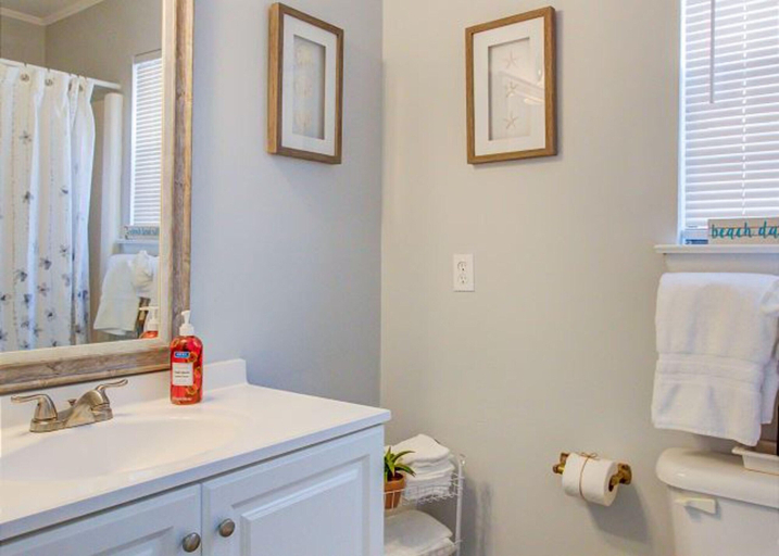 Bathroom 3, 5508 Beach Drive by Forehand Rentals, Bay