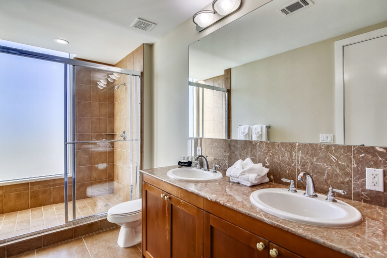 Bathroom 4, Emerald 712-good Day Sunshine, Galveston