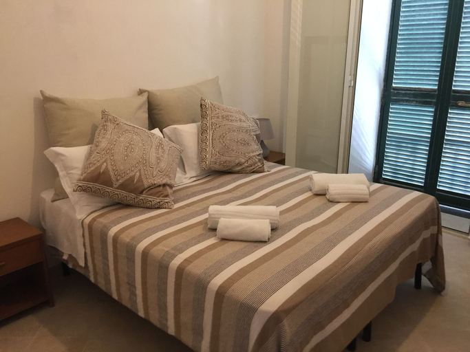 Bedroom 4, Harbour View, Napoli