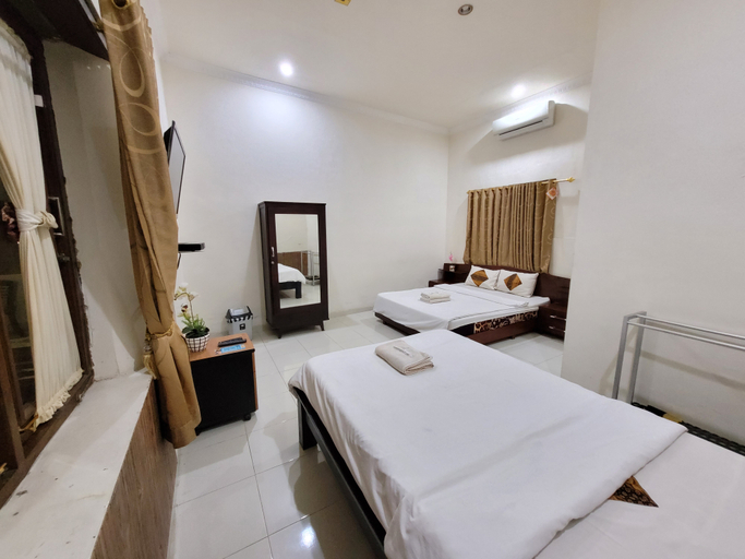 Ndalem Katong Guest House Ponorogo Room Type - Triple Room