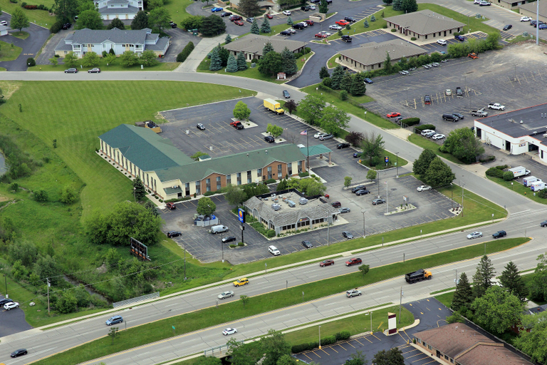 Exterior & Views 2, Clarion Pointe Racine - Mount Pleasant, Racine