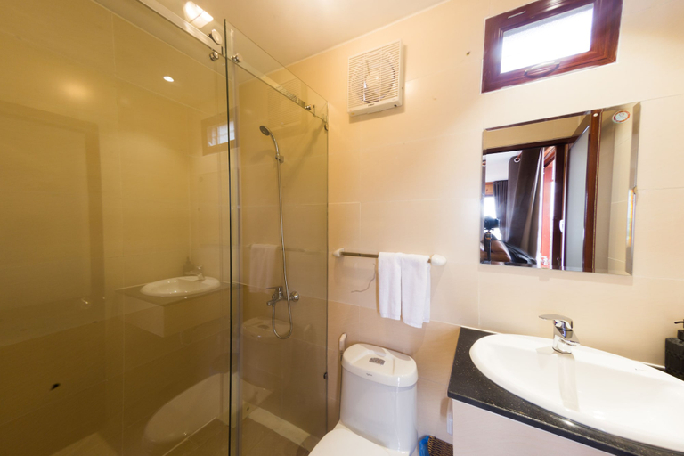 Bathroom 4, The Dalat Shelter, Đà Lạt