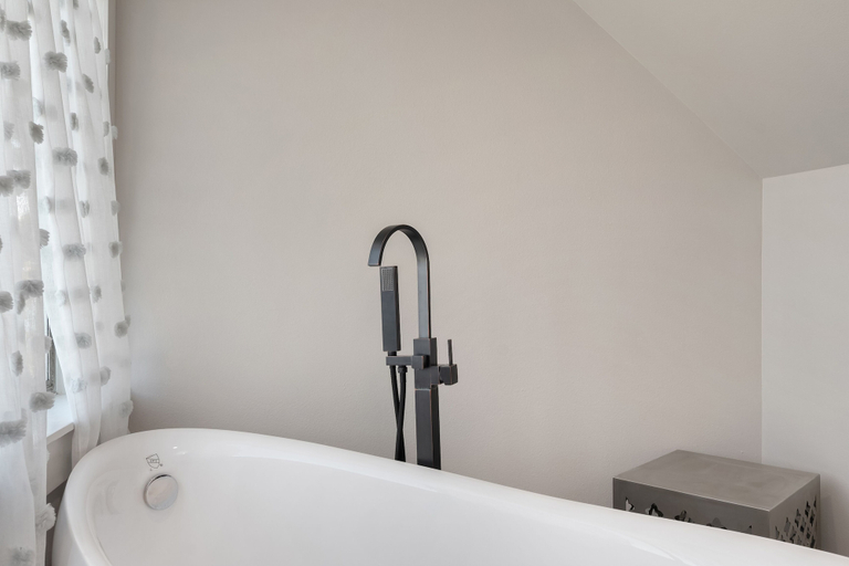 Bathroom 4, Seattle Vacation Home - Rainier Water, King