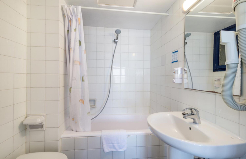 Bathroom 4, Hotel & Diving les Illes, Girona
